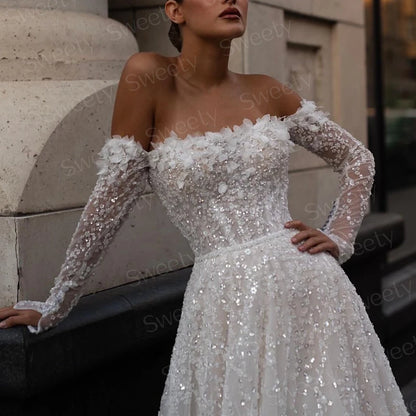 Luxurious A-Line Wedding Dressbead With Embroidery Ball Gown Strapless Full Sleeve Feather Bridal Vestido De Novia Customized
