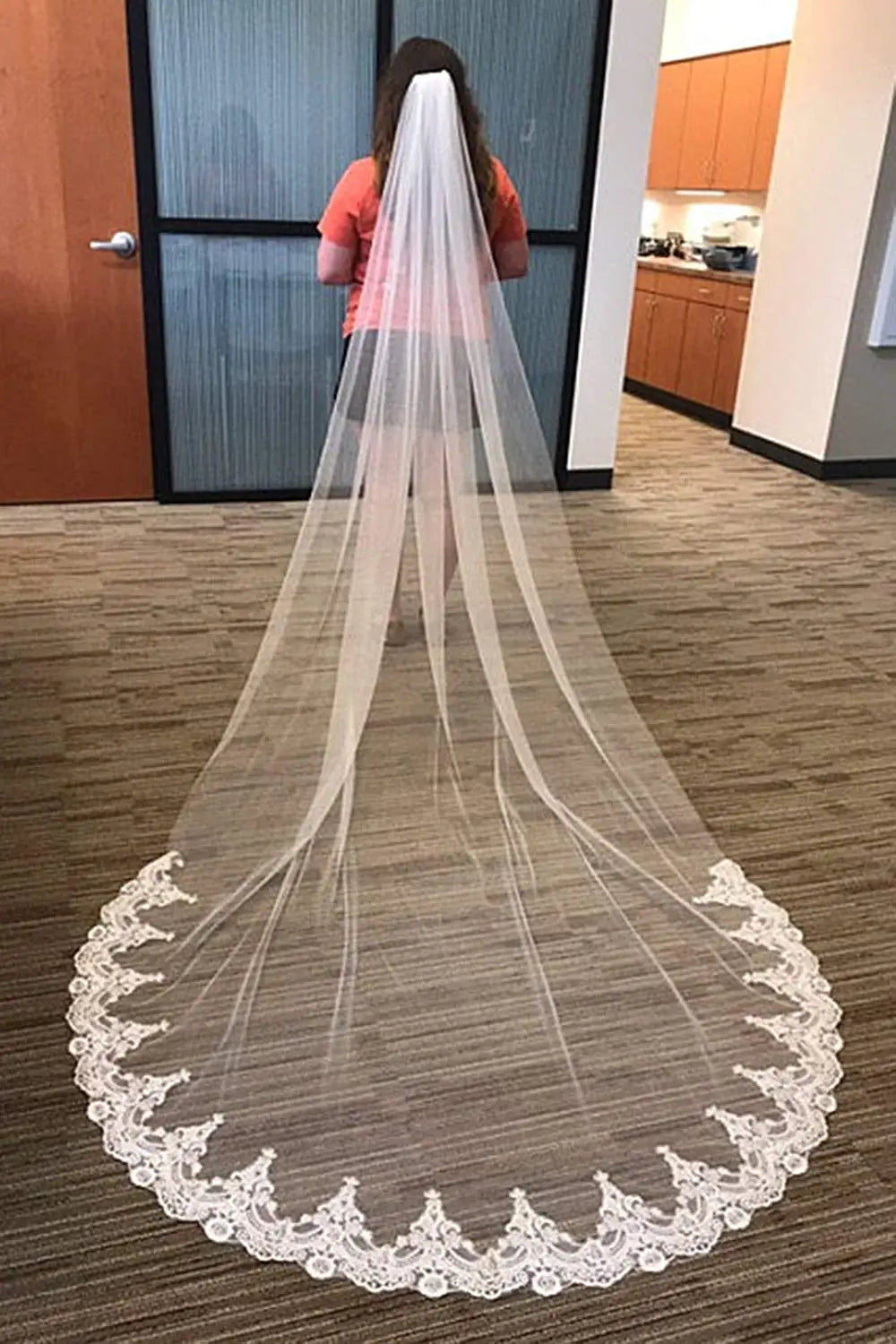 BABYONLINE 3mx1.5m Long Flower Lace Edged Appliques Veil with Comb 1 Tier Veil Cathedral Length Weding Bride Accessories